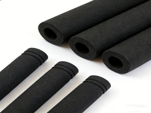 Factory Supply NBR PVC Rubber Foam Pipe Insulation Tube Elastomeric Thermal Insulation Foam Pipe for Industrial Equipment and Pipeline Protection