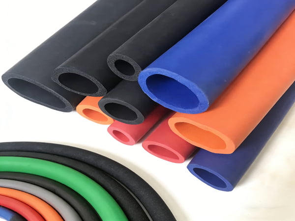 Factory Supply NBR PVC Rubber Foam Pipe Insulation Tube Elastomeric Thermal Insulation Foam Pipe for Industrial Equipment and Pipeline Protection