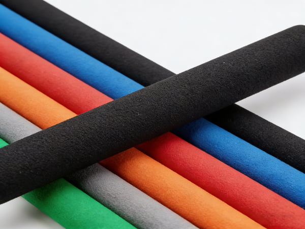 Factory Supply NBR PVC Rubber Foam Pipe Insulation Tube Elastomeric Thermal Insulation Foam Pipe for Industrial Equipment and Pipeline Protection