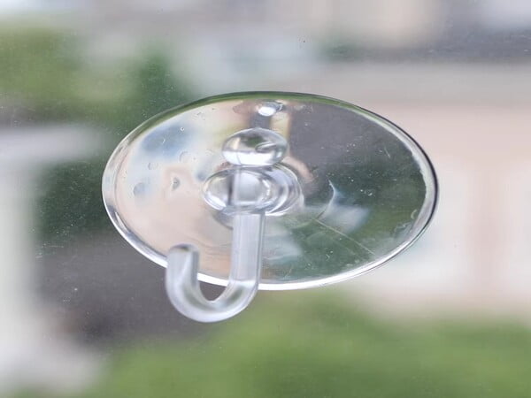 High-Quality Suction Cup with Hook – Metal or Eco-Friendly PVC Hook, Strong Vacuum Adhesion for Glass & Tile, Durable & Aging-Resistant